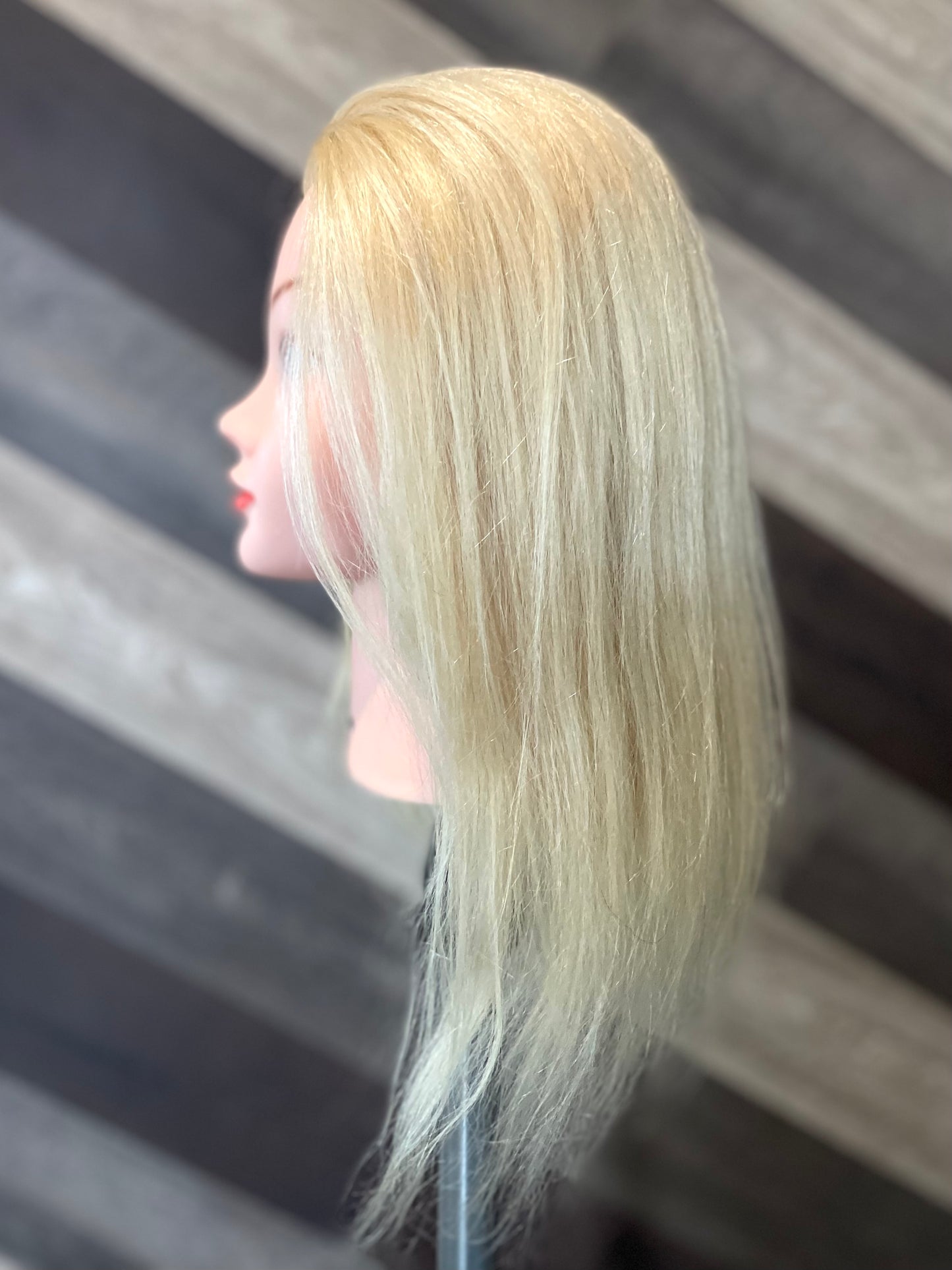 MANNEQUIN HEAD - FEMALE - BLONDE - CHLOE - 19-22"